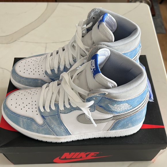 Air Jordan 1 Hyper Royal - Picture 4 of 9